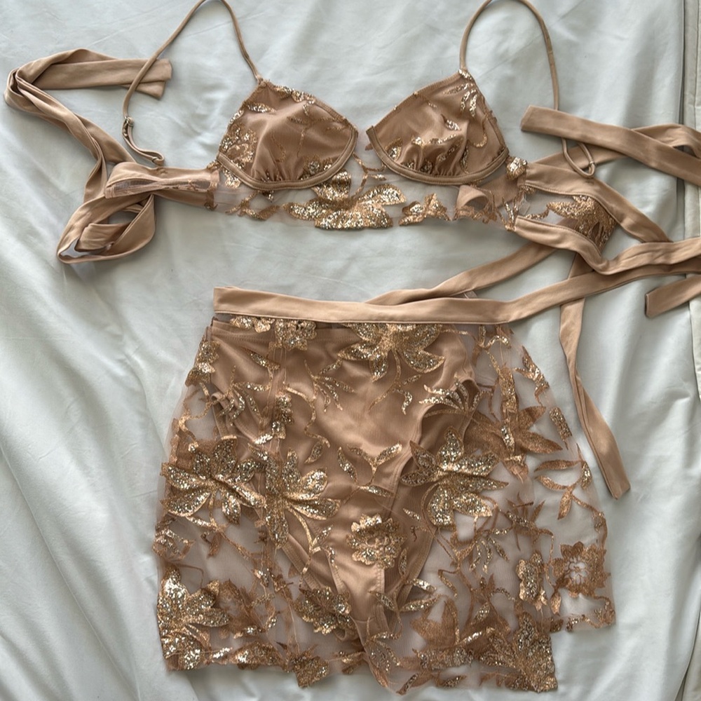 Lucy In the Sky Glitter Mesh Set in Gold